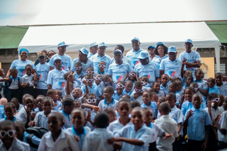 Journée mondiale de la vue: le Centre ophtalmologique de Masina sensibilise les élèves de l’école de la Liberté à l’importance de protéger leurs yeux